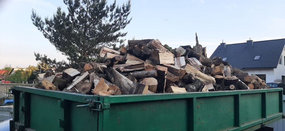 Drewno opałowe suche drzewo do pieca kominka