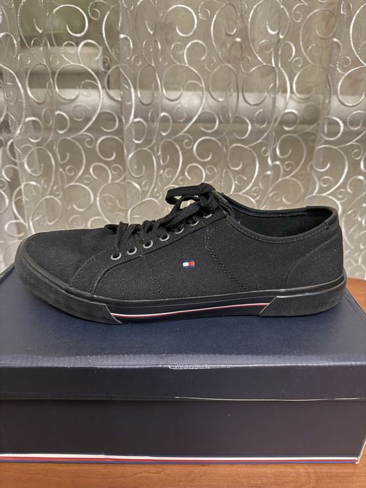 Чоловічі чорні кеди Tommy Hilfiger CORE CORPORATE CANVAS VULC