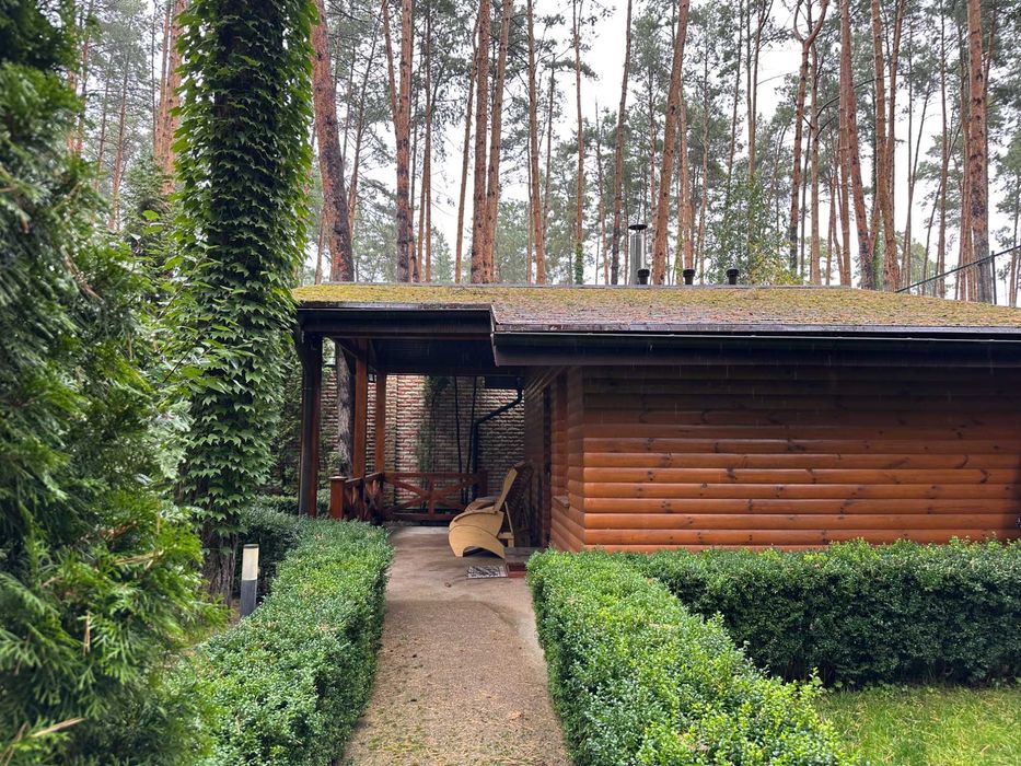 Містечко біля лісу, 45 соток, будинок 600 м2, Стоянка