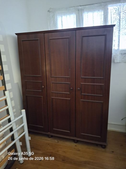 Roupeiro três portas
