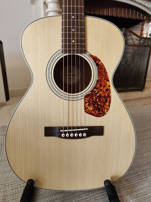 Guild guitar solid top