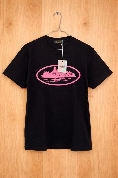 T-shirt Magic Castles preta com estampa rosa