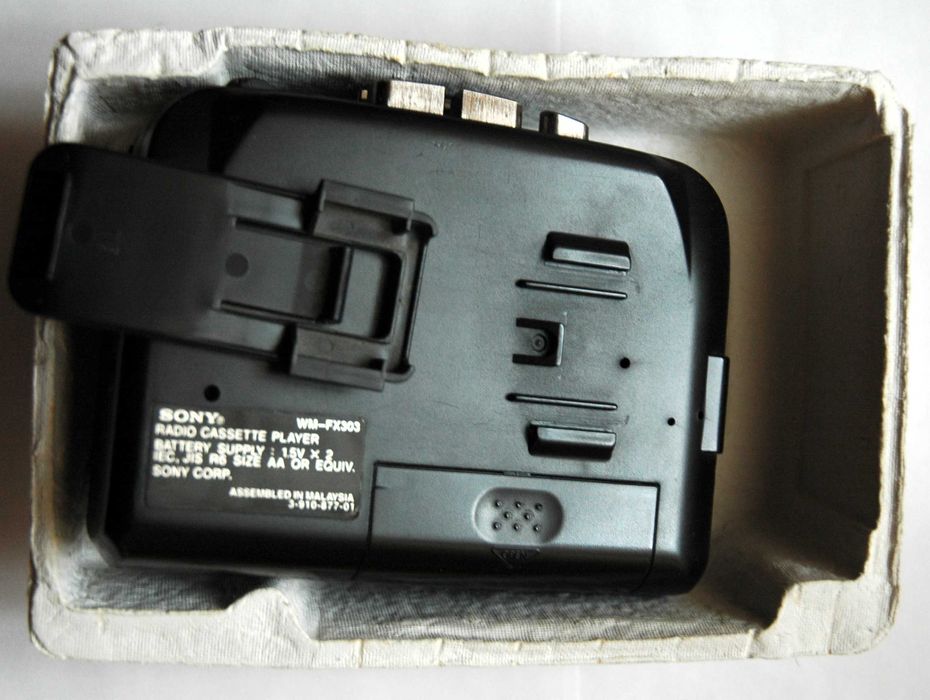 Касетний плеєр Sony Walkman WM-FX303 (неробочий, під реставрацію)