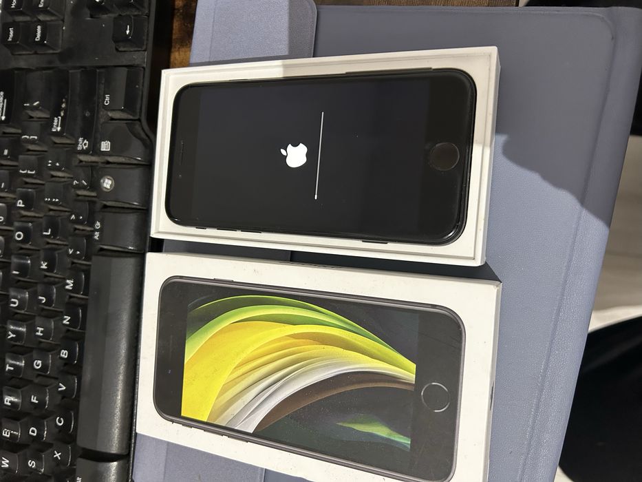 Iphon SE 2020 b. dobry
