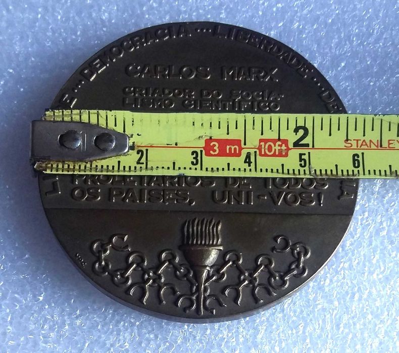 Medalha de Karl Marx do distinto escultor Vasco da Conceição