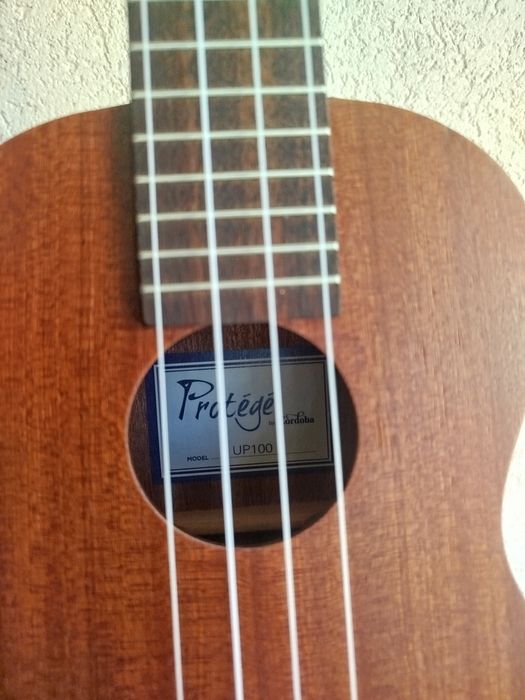 Ukulele Córdoba UP100