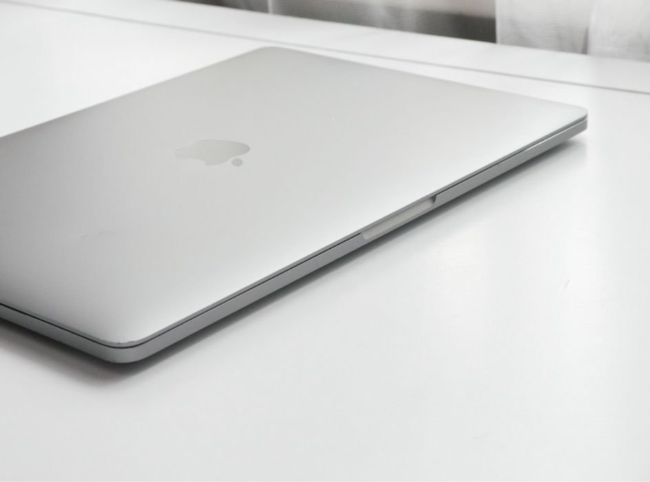 MacBook Pro 2018/2019 | i7 2,7 Ghz | 16GB RAM | 256GB M2 SSD