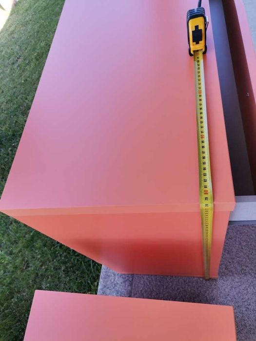 Cómoda e mesinha de cabeceira como novas, cor de laranja da JOM