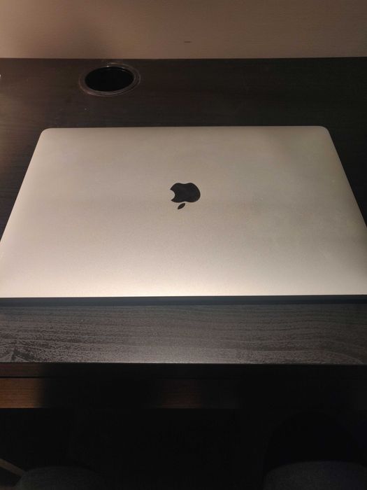 MacBook Pro 15" 2017 Touch Bar - i7 2,6GHz 16GB RAM 250GB  Storage