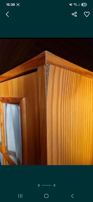 Roupeiro castanho em madeira para criança