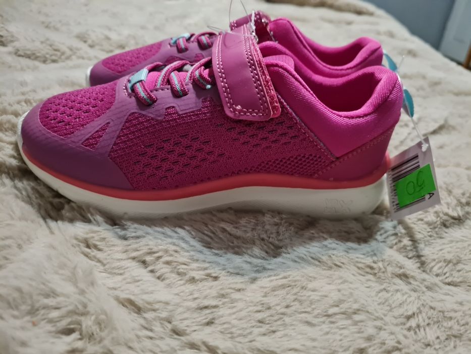 Buty sportowe dziewczęce 31
Kolory: różowybuty 

Cechy: z zapięciem na