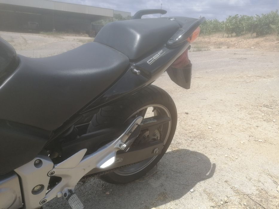 Honda CBF 500 como nova