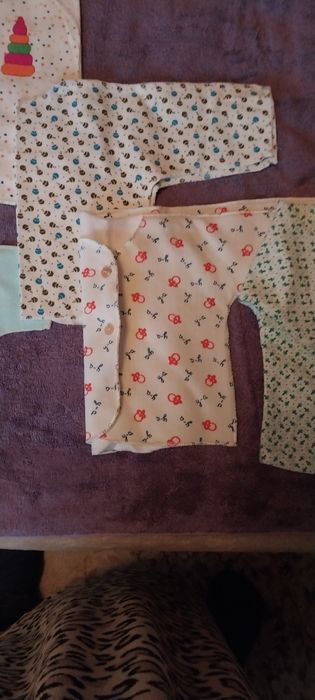 Детские ползунки и распашонки