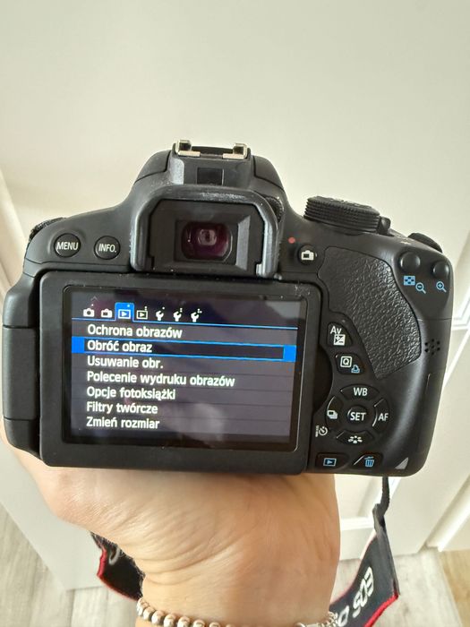 Aparat Canon Eos 700D + 18-55 + Tamron 70-30mm