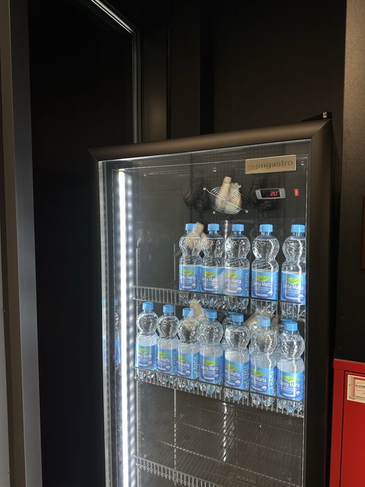 Sprzedam chłodziarkę do napojów GGM Gastro GKS330N – stan idealny