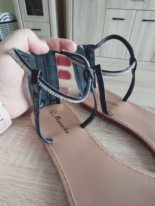 Sandały czarne nowe