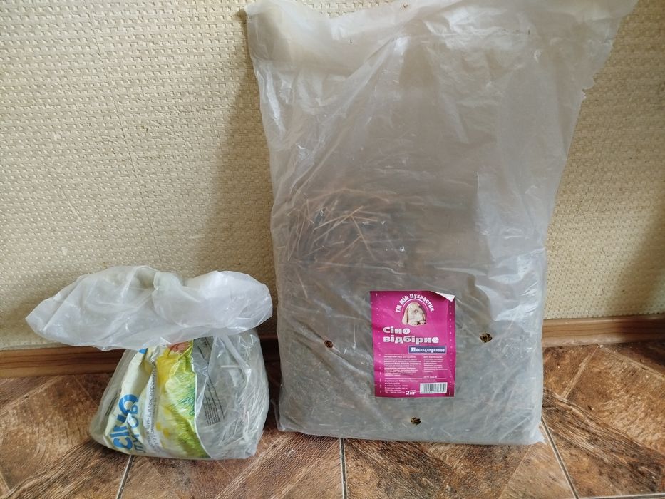 Клітка для пацюків, сіно, наповнювач, миска, напувалка (поїлка)