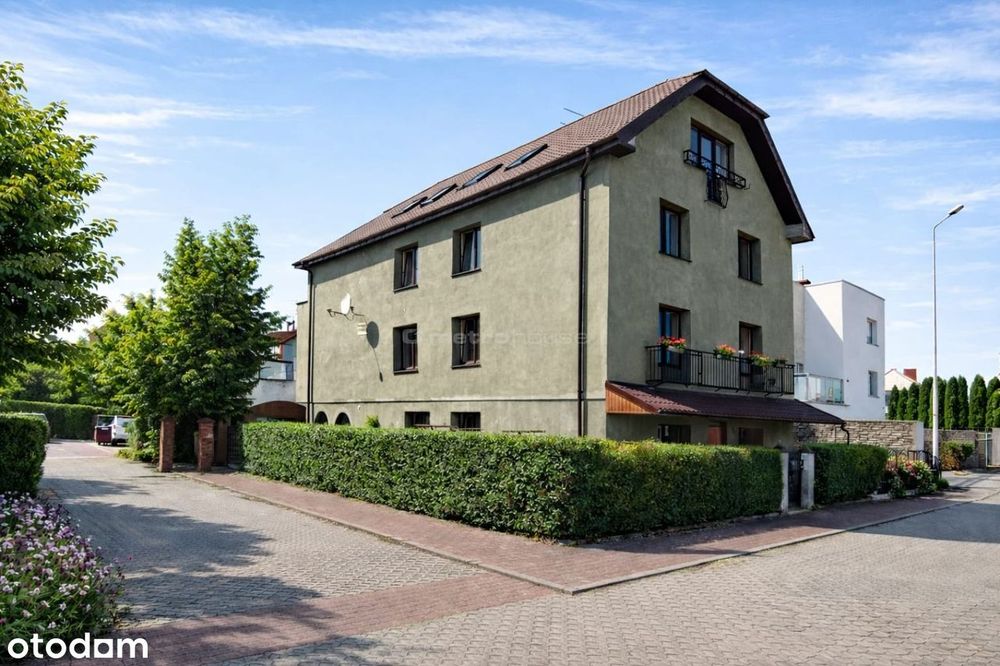 HIT! Dom w Ustce, 13 pokoi, 9 łazienek, 2 garaże.