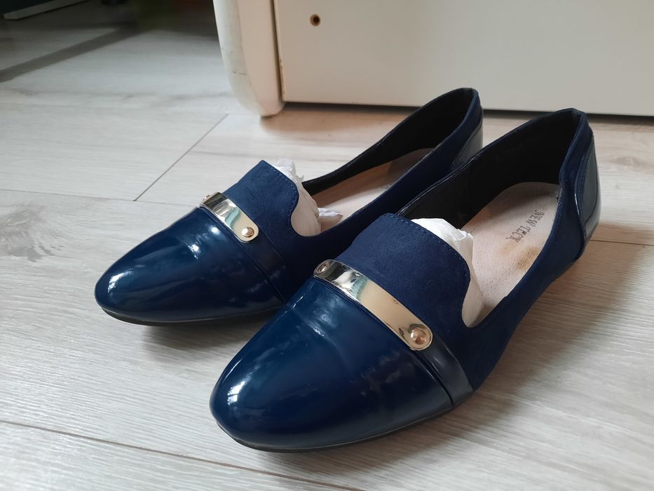 Eleganckie czółenka, r. 39.