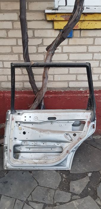Двері двери задні Volkswagen Passat B3