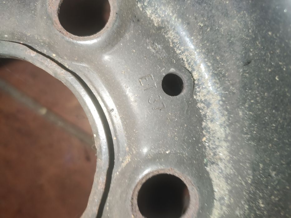 Vendo 2 Jantes 15 Mercedes com Tampões