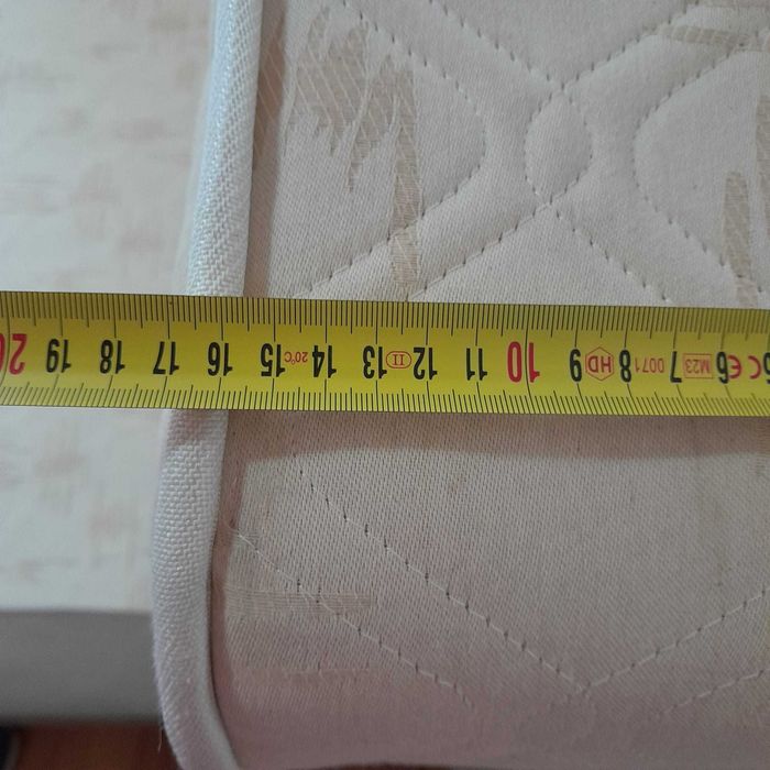cama de solteiro com colchão incluído, em bom estado