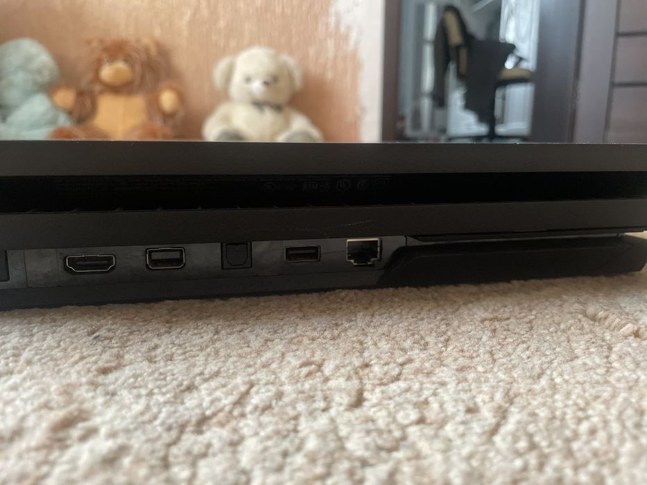 Playstation 4 Pro/ 1 TB +2 gamePad +6 game