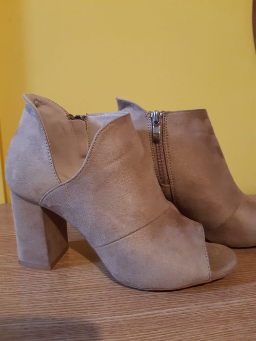 Botki botki roz.38 + 1 bransoletka