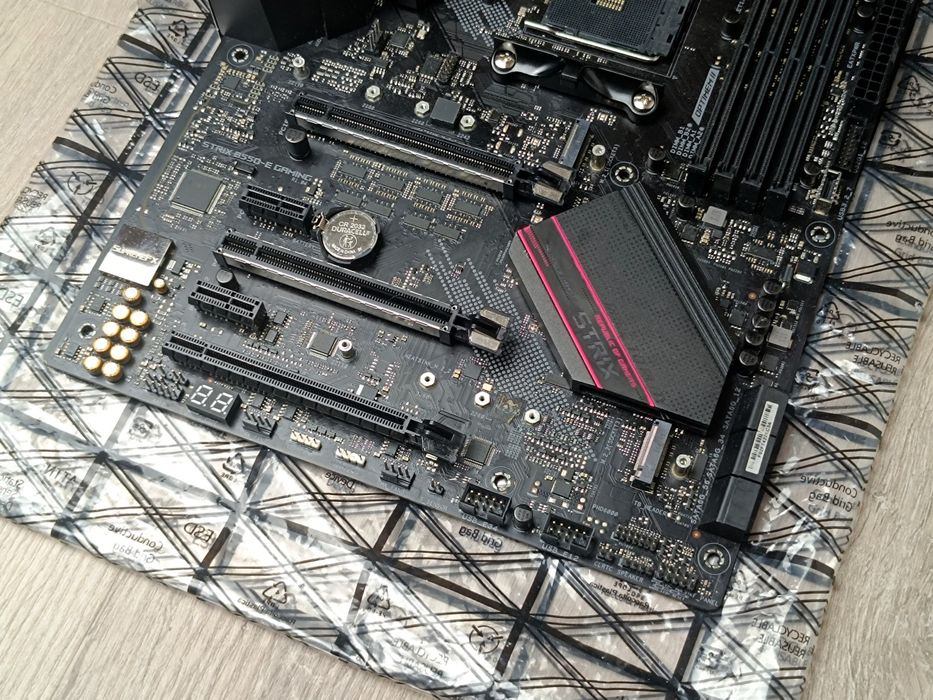 ASUS ROG Strix B550-E Gaming AM4 ATX - Para Reparar