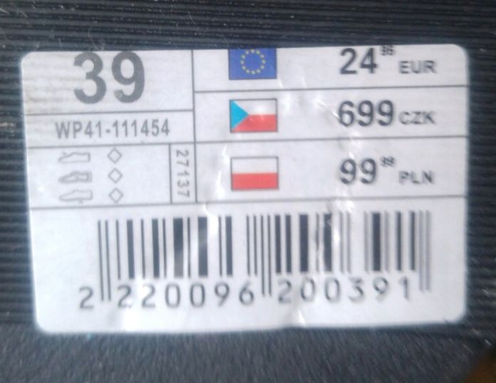 Czarne koturny, Jennifer CCC