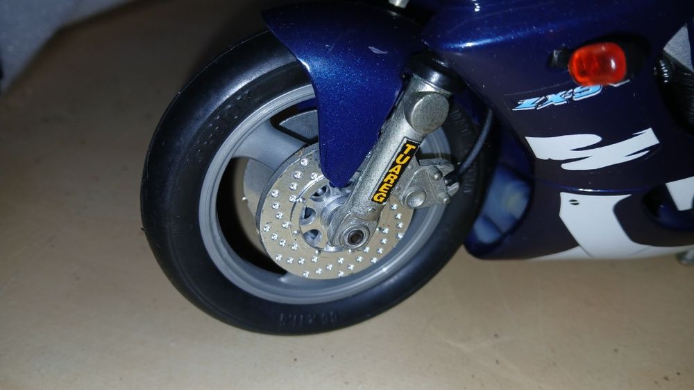 Kawasaki Ninja ZX-9R Guiloy 1/10