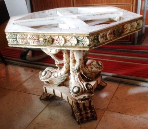 mesa pequena com motivo