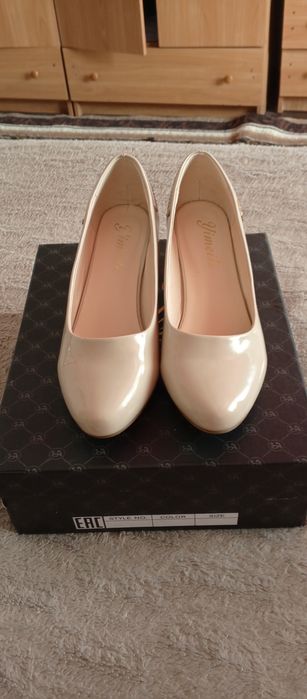 Туфлі лакові 39 розмір