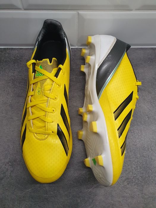 Półprofesjonalne Pro korki Nike F30 TRX FG 44