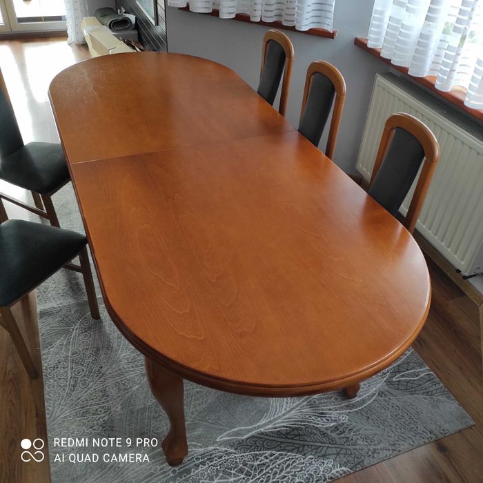 Stół plus 8 krzesel