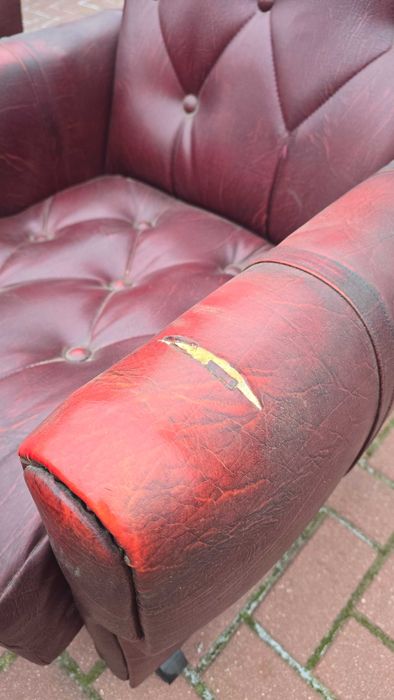 2 fotele PRL klubowe + 2 pufy ekoskóra bordo do renowacji