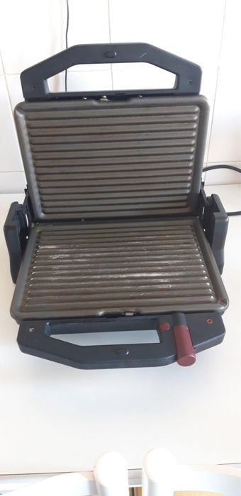 Grelhador eletrico 1600 W