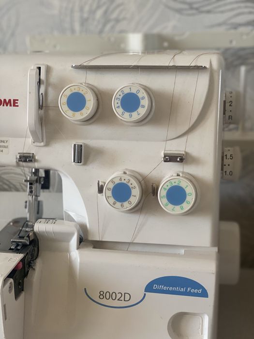 Оверлок Janome 8002D