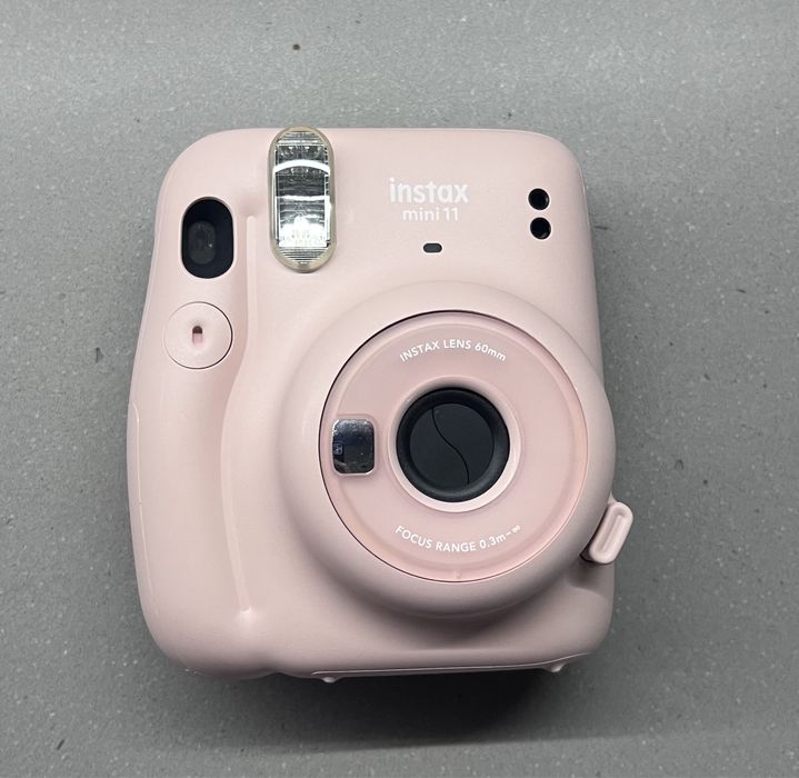 Продам фотоапарат Instax Mini 11