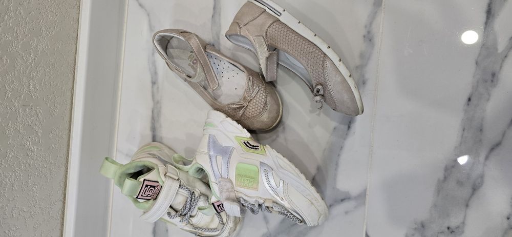 Отдам даром детскую обувь