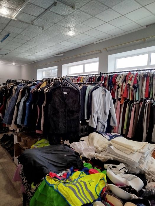 Секонд-хенд розпродажа