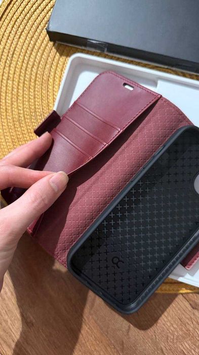Nowe etui z klapką do iPhone 13, burgundowe