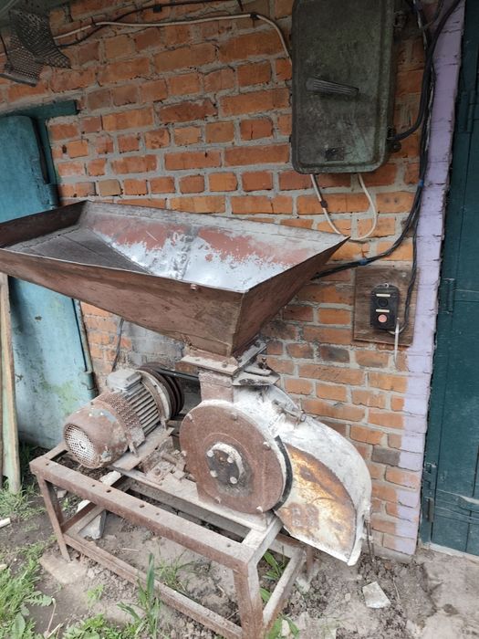 Млин для зерна та кукурудзи