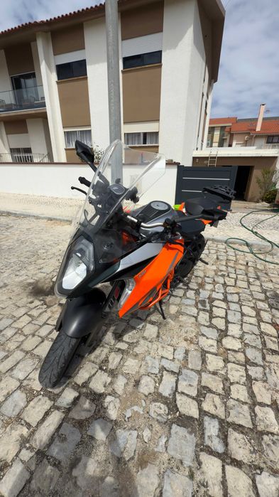 KTM SuperDuke 1290 GT (com malas)