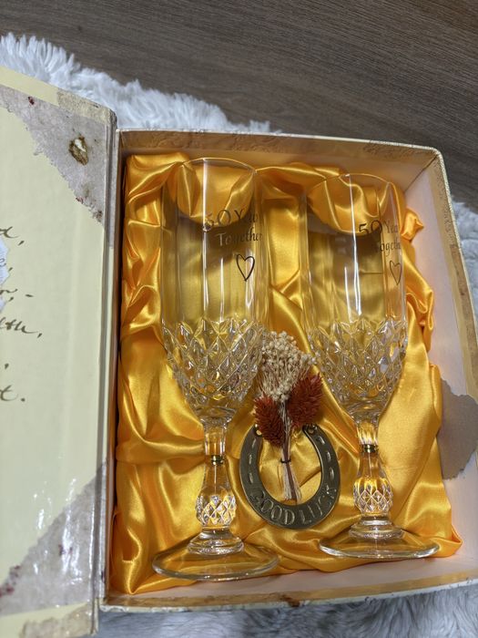 Prezent na złotą rocznicę z kieliszkami
