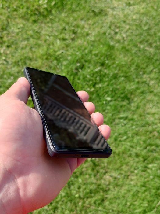 Компактный флагман Sony Xperia 5 v mark5 8/128гб
