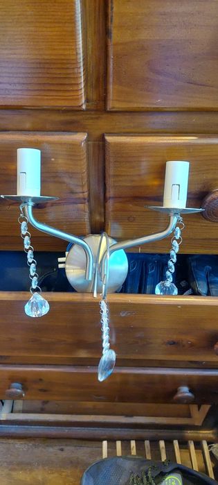 Candeeiro parede em metal com pendentes em vidro