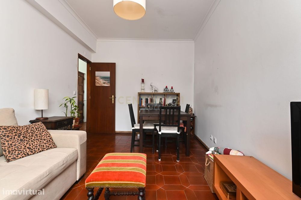 T2 Porto Salvo, Oeiras - Próximo de Serviços, Comércio e Transportes