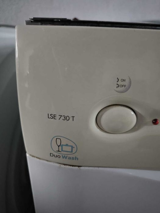 máquina de lavar loiça Ariston LSE 730 T