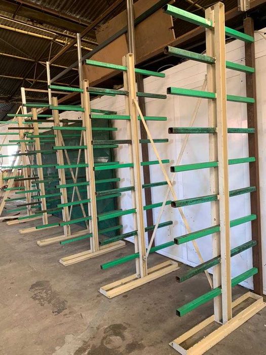 Estantes em ferro para perfis  - Serralharia e outros